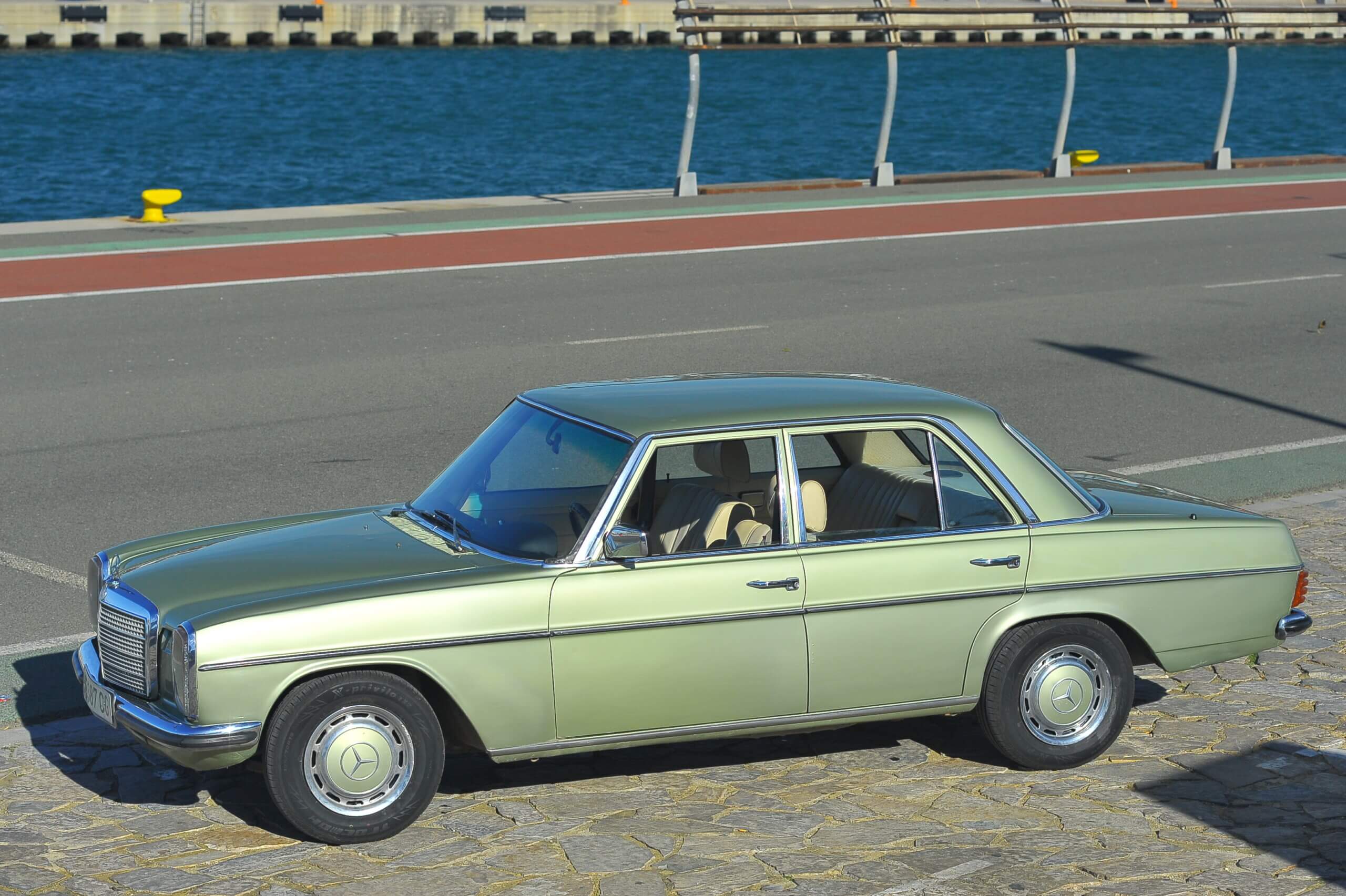 mercedes 240d verde