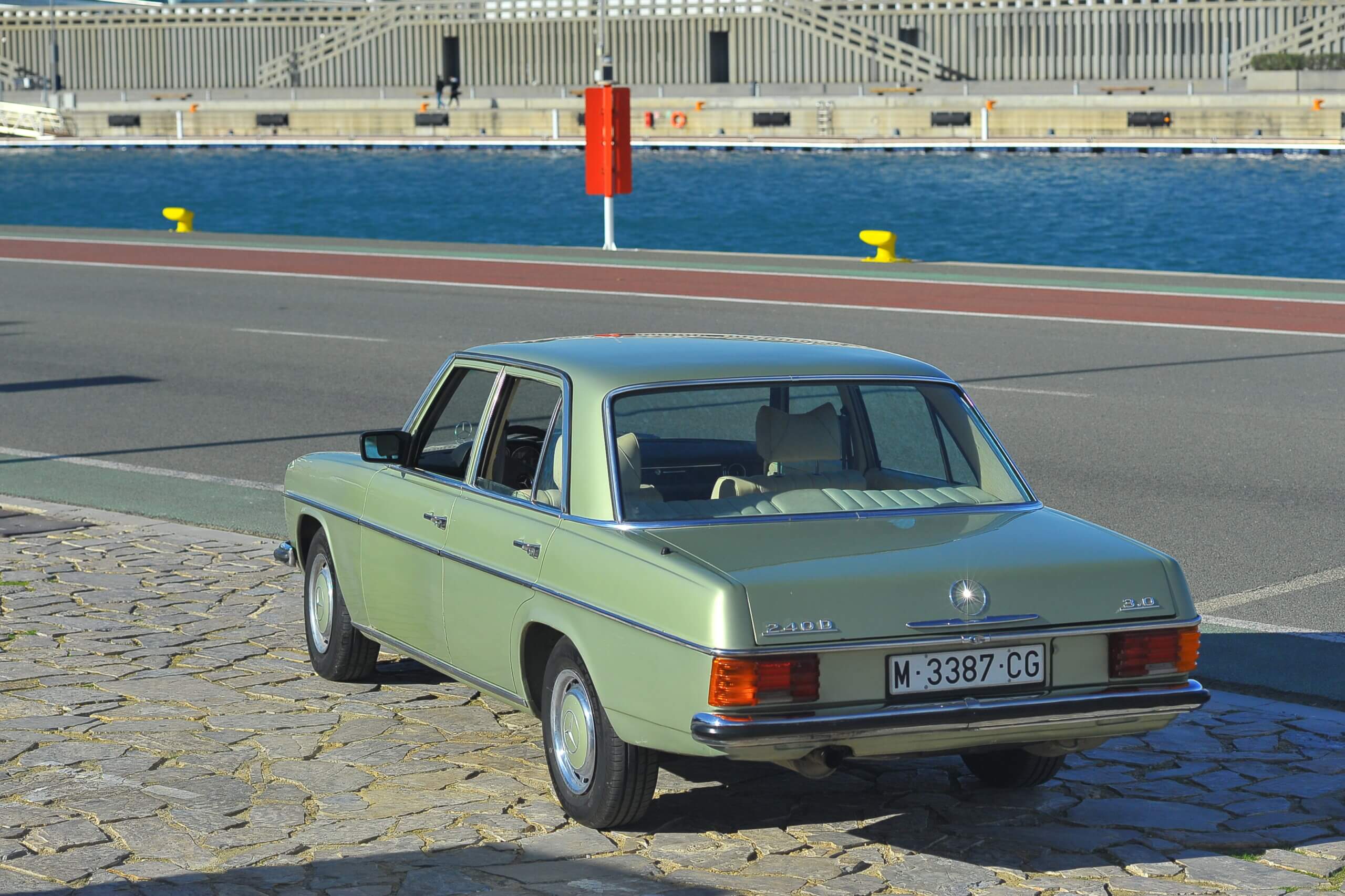 mercedes 240d verde